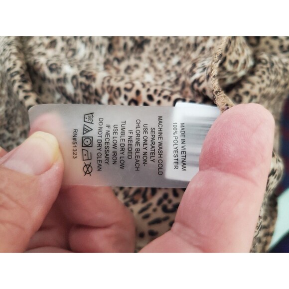 Vince Camuto Smocked Neck Animal Print Flutter Sleeve Blouse Size Large - Picture 7 of 7